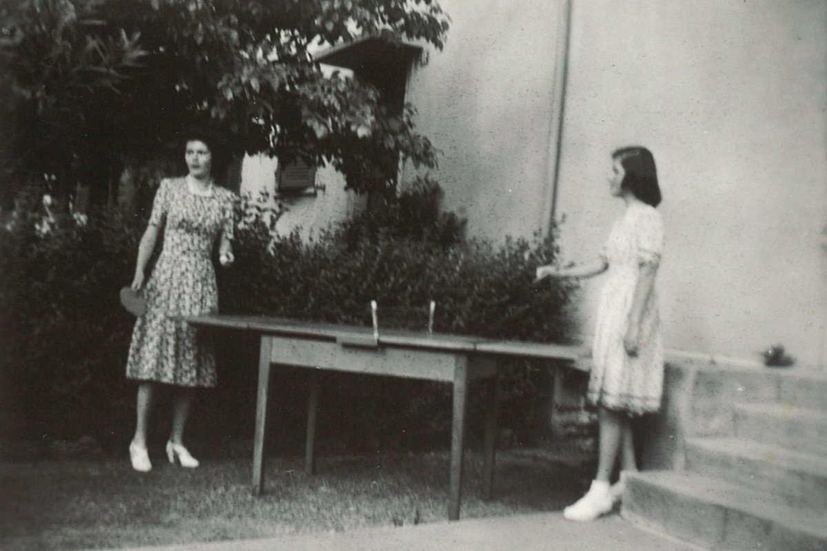 Ping Pong um 1920 in der Siedlung Champagne