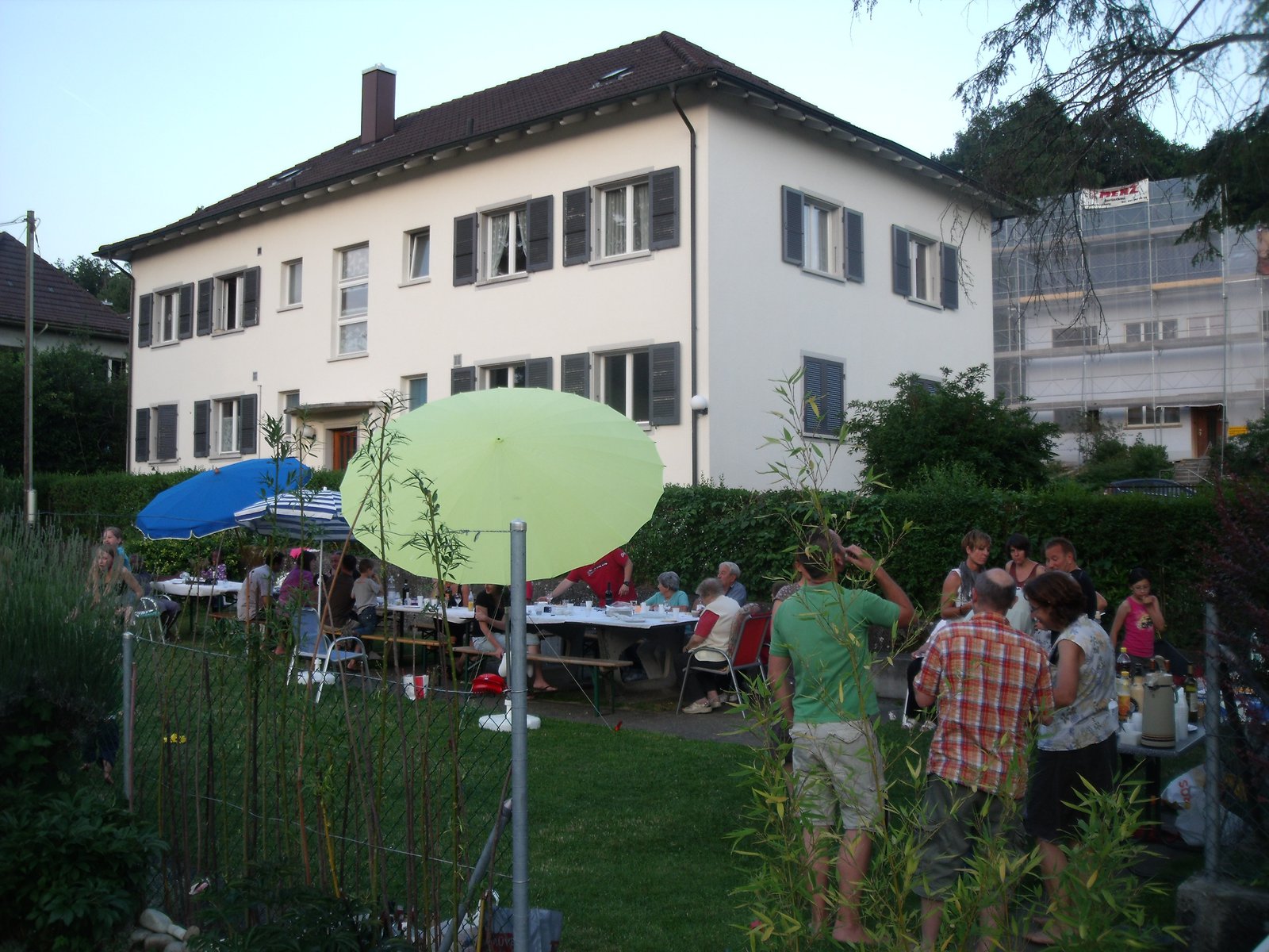 Spielplatz wird zwischen den Nachbarn