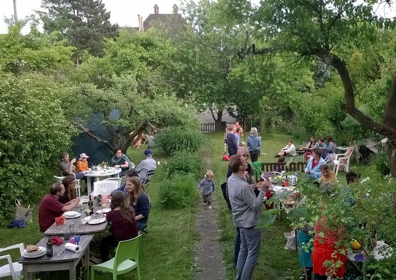 Fête géneration dans le jardin