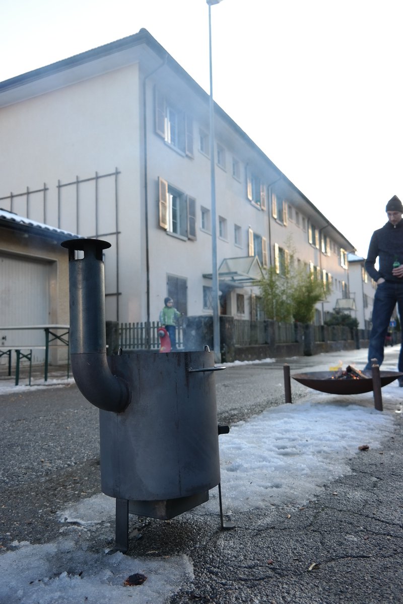 Chemin sans voiture est utilisé pour la fondue en plein air