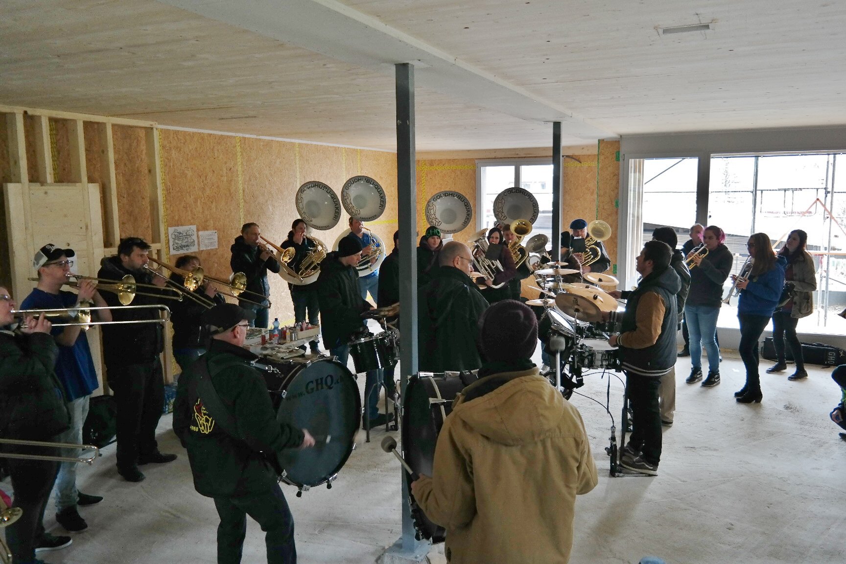 La surprise de la clique carneval Goudhubu-Quaker. Intégration Mutti-Matte dans la commune