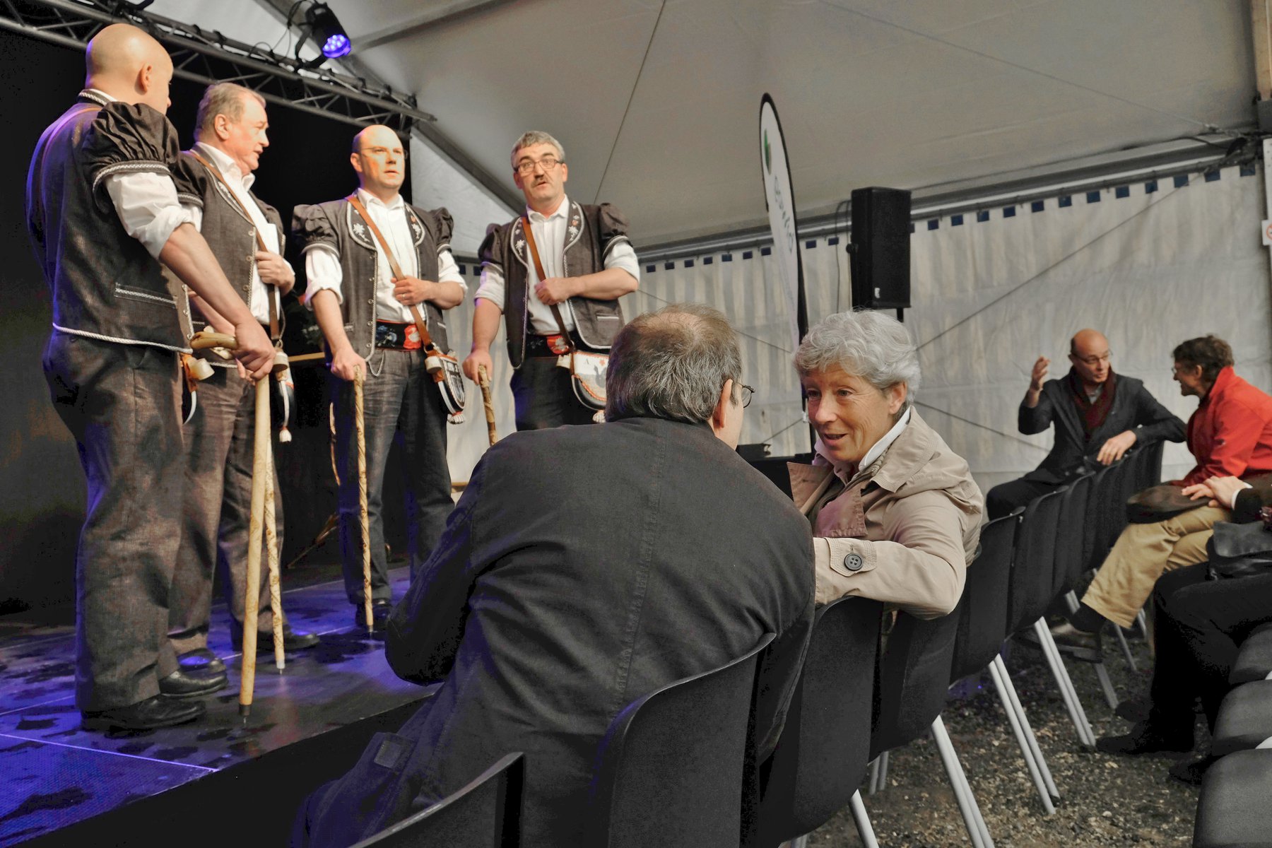 Männerchor mit grosser Brust