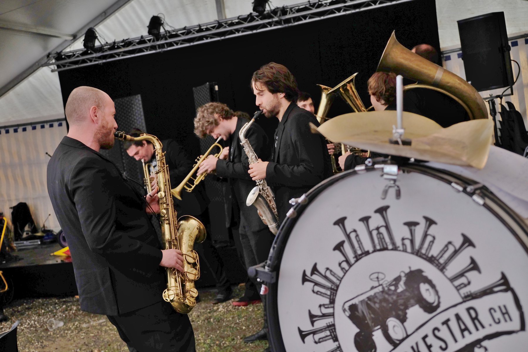 Groupe de musique sur place