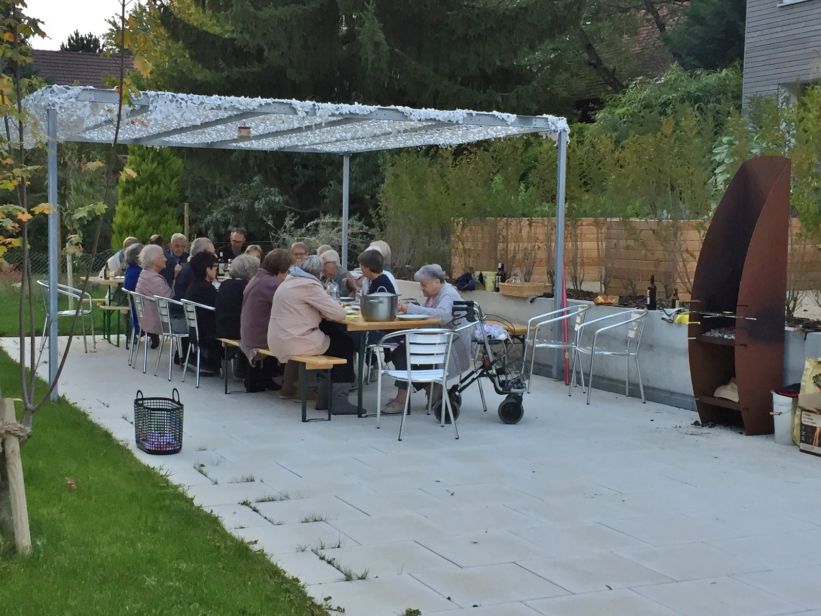 Après le jeu de boccia, une belle soirée barbecue