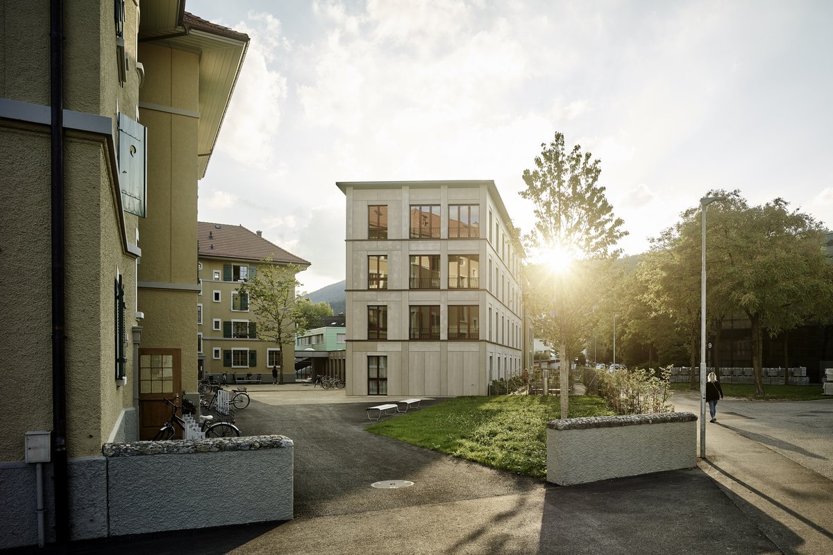 Les immeubles sont placés prèd de la centre de ville
