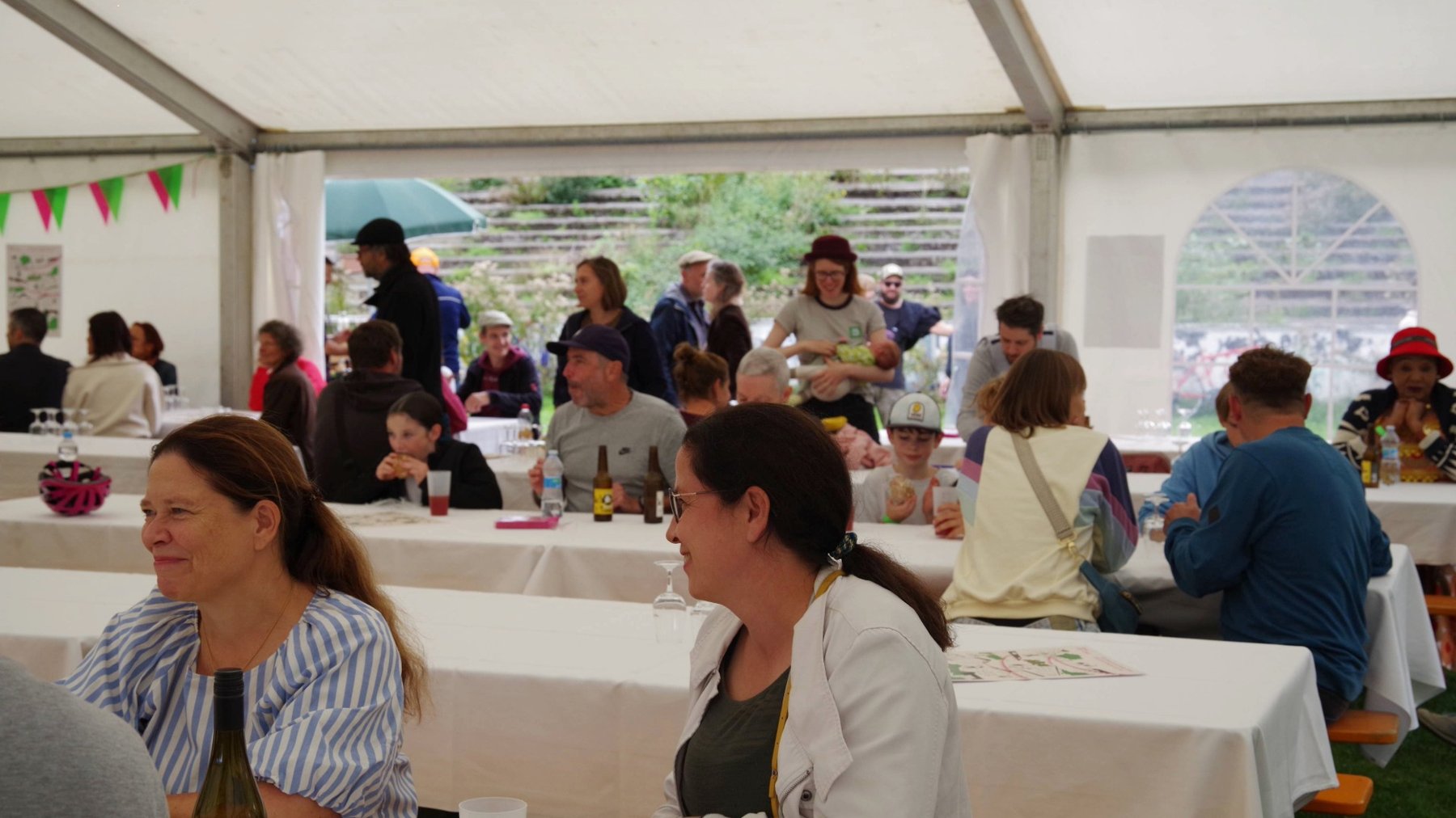 Gemeinderätin Natasha Pittet als Gast (links)